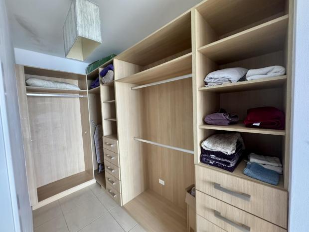 Appartement spectaculaire à White Tower, situé au cœur de Balboa Avenue.