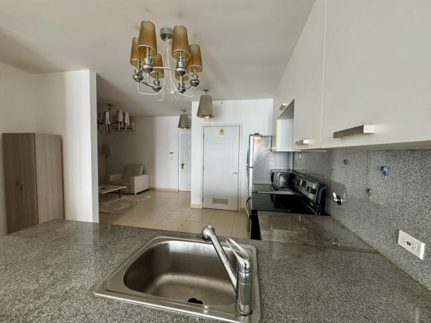 Appartement spectaculaire à White Tower, situé au cœur de Balboa Avenue.