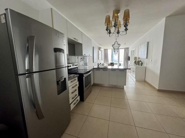 Appartement spectaculaire à White Tower, situé au cœur de Balboa Avenue.