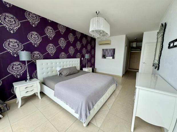 Appartement spectaculaire à White Tower, situé au cœur de Balboa Avenue.