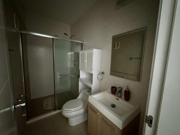 Appartement spectaculaire à White Tower, situé au cœur de Balboa Avenue.