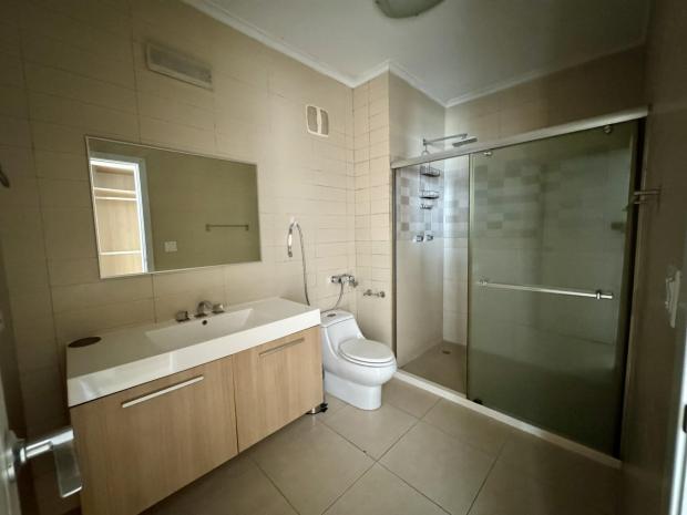 Appartement spectaculaire à White Tower, situé au cœur de Balboa Avenue.