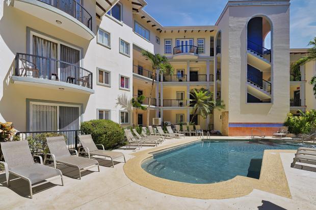 Surfside Towers Condo, Unit 304: Walk to beach