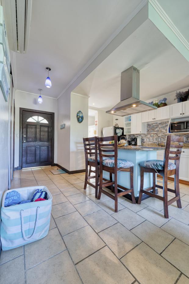 Surfside Towers Condo, Unit 304: Walk to beach