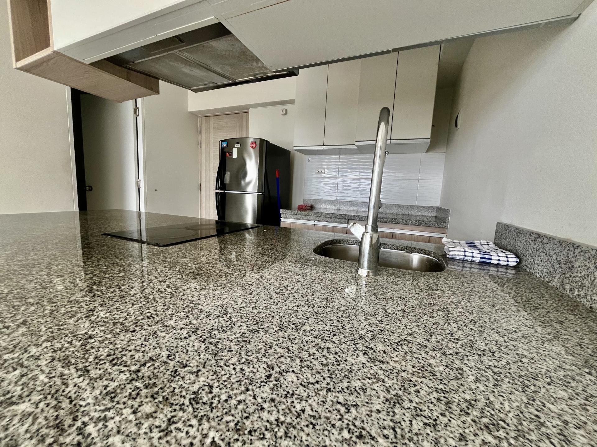 APARTMENTO SIN AMOBLAR 1HABITACION 1BA VIA EXPRESA VISTORIA LINCE PISO ALTO