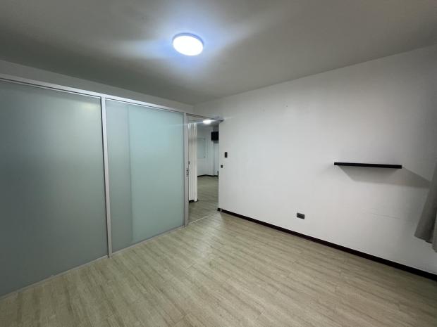 ALQUILER OFICINA CERCA PARQUE KENNEDY 3 ESPACIOS 1 BANO MIRAFLORES