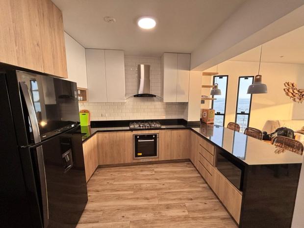APPARTEMENT EN BORD DE MER À PUNTA HERMOSA 4 CHAMBRES 3 SALLES DE BAIN  AVEC VUE SUR L'OCÉAN