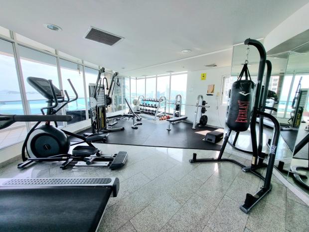 Bayfront Tower – Furnished 1BR with Balcony & Bay Views