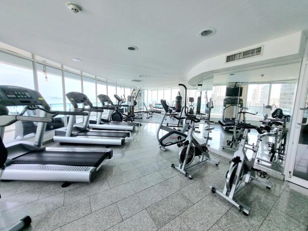 Bayfront Tower – Furnished 1BR with Balcony & Bay Views