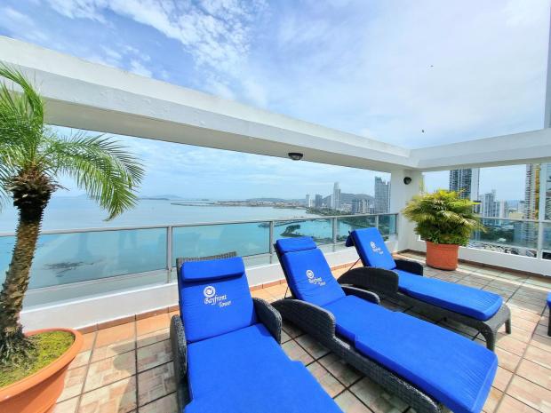 Bayfront Tower – Furnished 1BR with Balcony & Bay Views