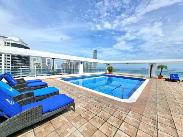 Bayfront Tower – Furnished 1BR with Balcony & Bay Views