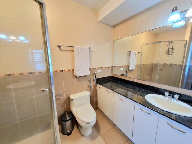 Bayfront Tower – Furnished 1BR with Balcony & Bay Views