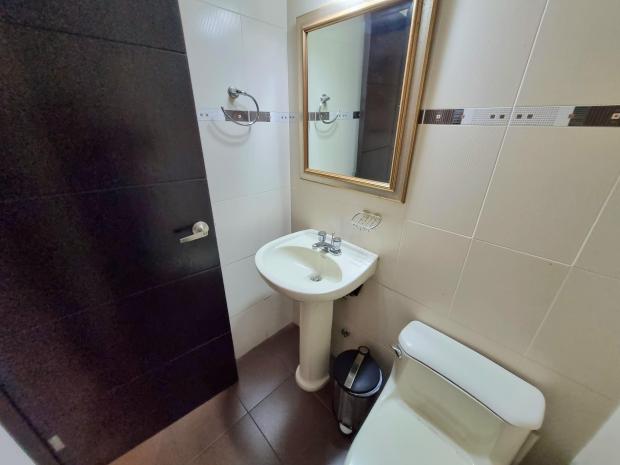 Bayfront Tower – Furnished 1BR with Balcony & Bay Views