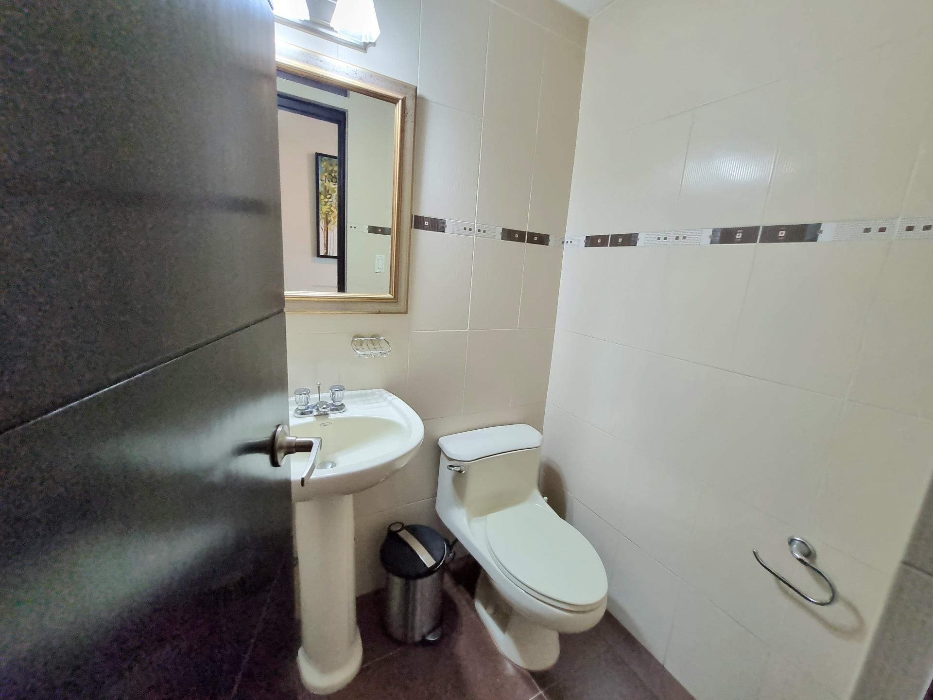 Bayfront Tower – Furnished 1BR with Balcony & Bay Views