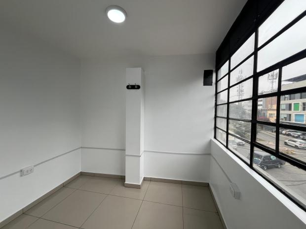 TWO-STORY OFFICE AND WAREHOUSE FOR RENT 4 ROOMS 1 BATHROOM SURQUILLO