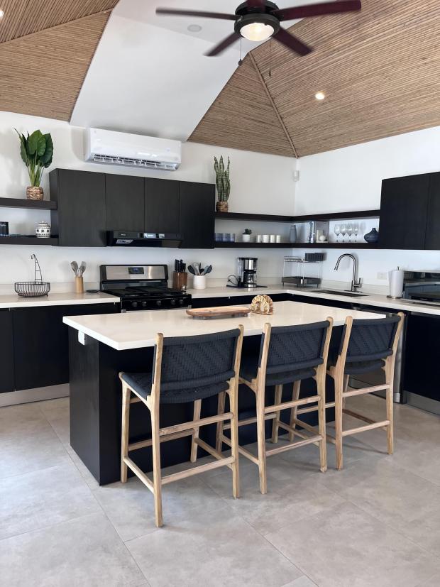 Beautiful 3 bedroom, 3 bath brand new home plus casita- Tamarindo