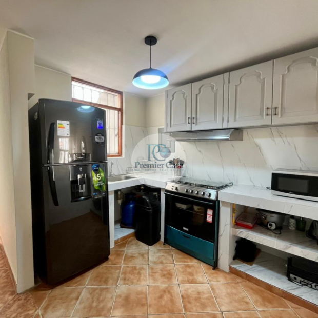 HERMOSA CASA AMOBLADA DE DOS PISOS CON BALCON EN SAN BARTOLO 5HAB 3BAÑ 2DEP