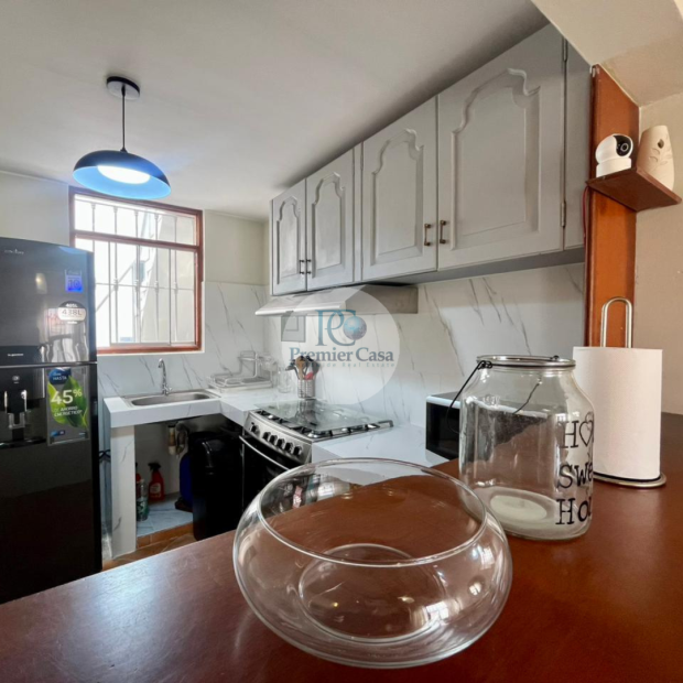 HERMOSA CASA AMOBLADA DE DOS PISOS CON BALCON EN SAN BARTOLO 5HAB 3BAÑ 2DEP