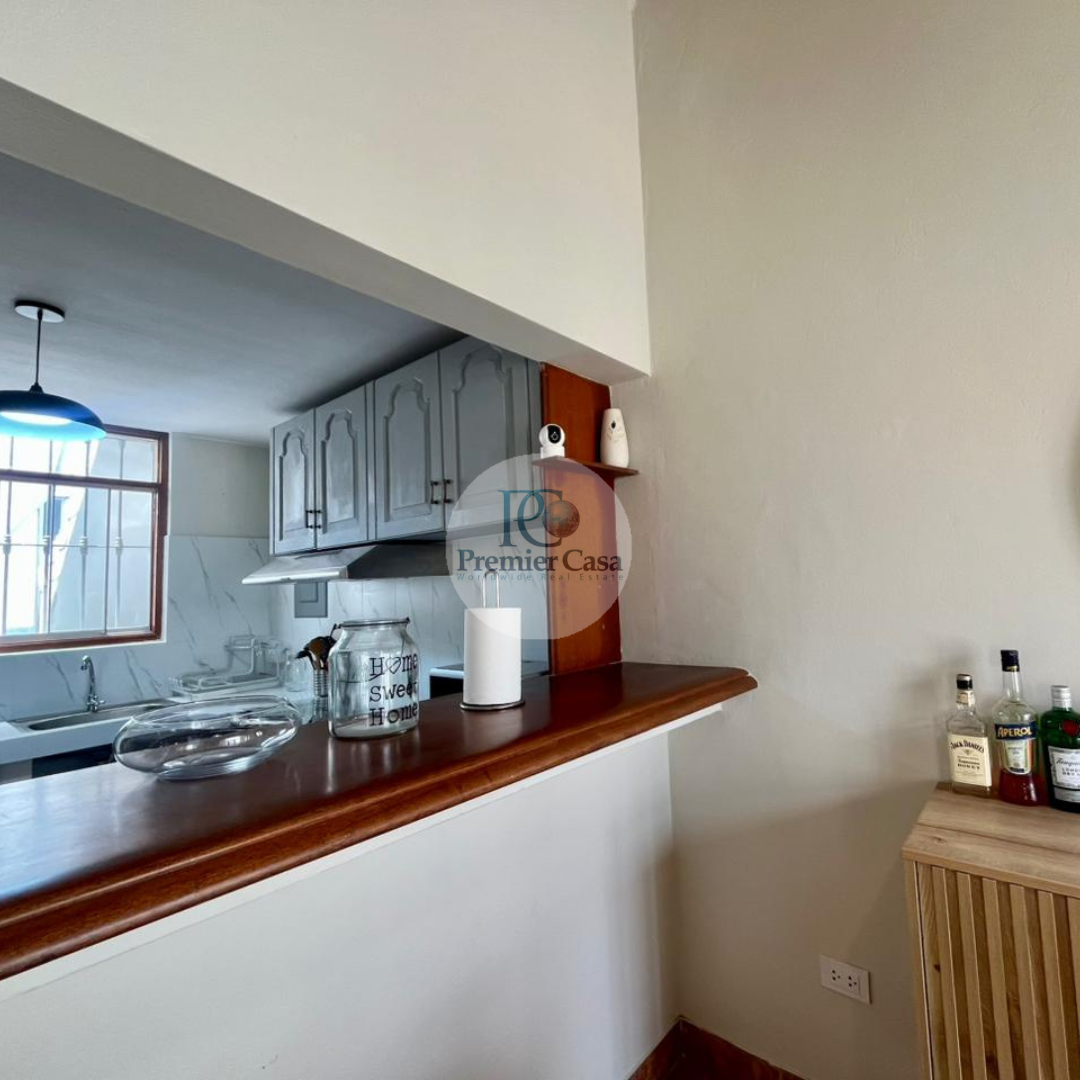 HERMOSA CASA AMOBLADA DE DOS PISOS CON BALCON EN SAN BARTOLO 5HAB 3BAÑ 2DEP