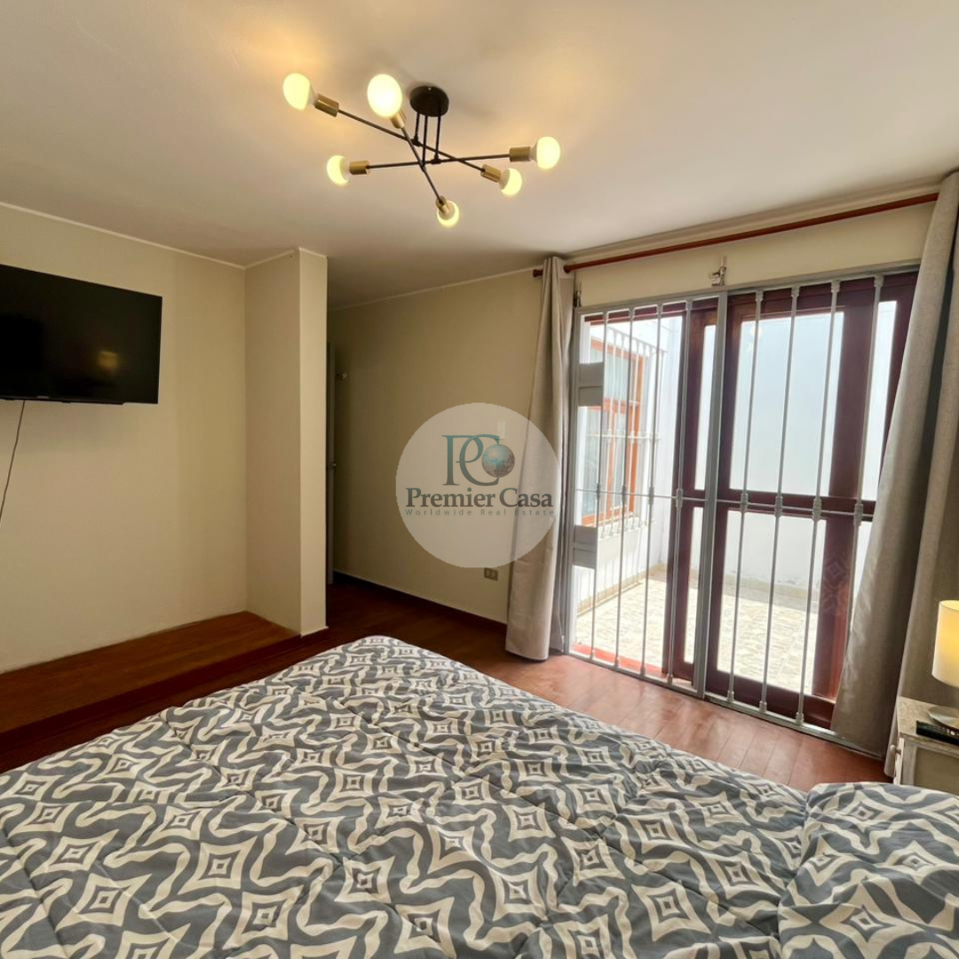 HERMOSA CASA AMOBLADA DE DOS PISOS CON BALCON EN SAN BARTOLO 5HAB 3BAÑ 2DEP