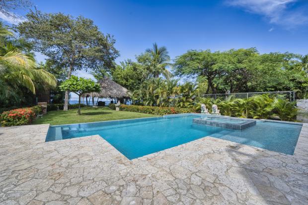 Titled beachfront Four-Level Investment Property in Playa Potrero