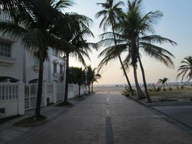 Cartagena, La Boquilla, Rare Beachfront townhouse for sale