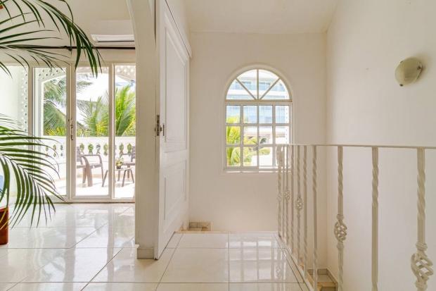 Cartagena, La Boquilla, Rare Beachfront townhouse for sale