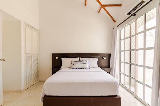 Cartagena, La Boquilla, Rare Beachfront townhouse for sale