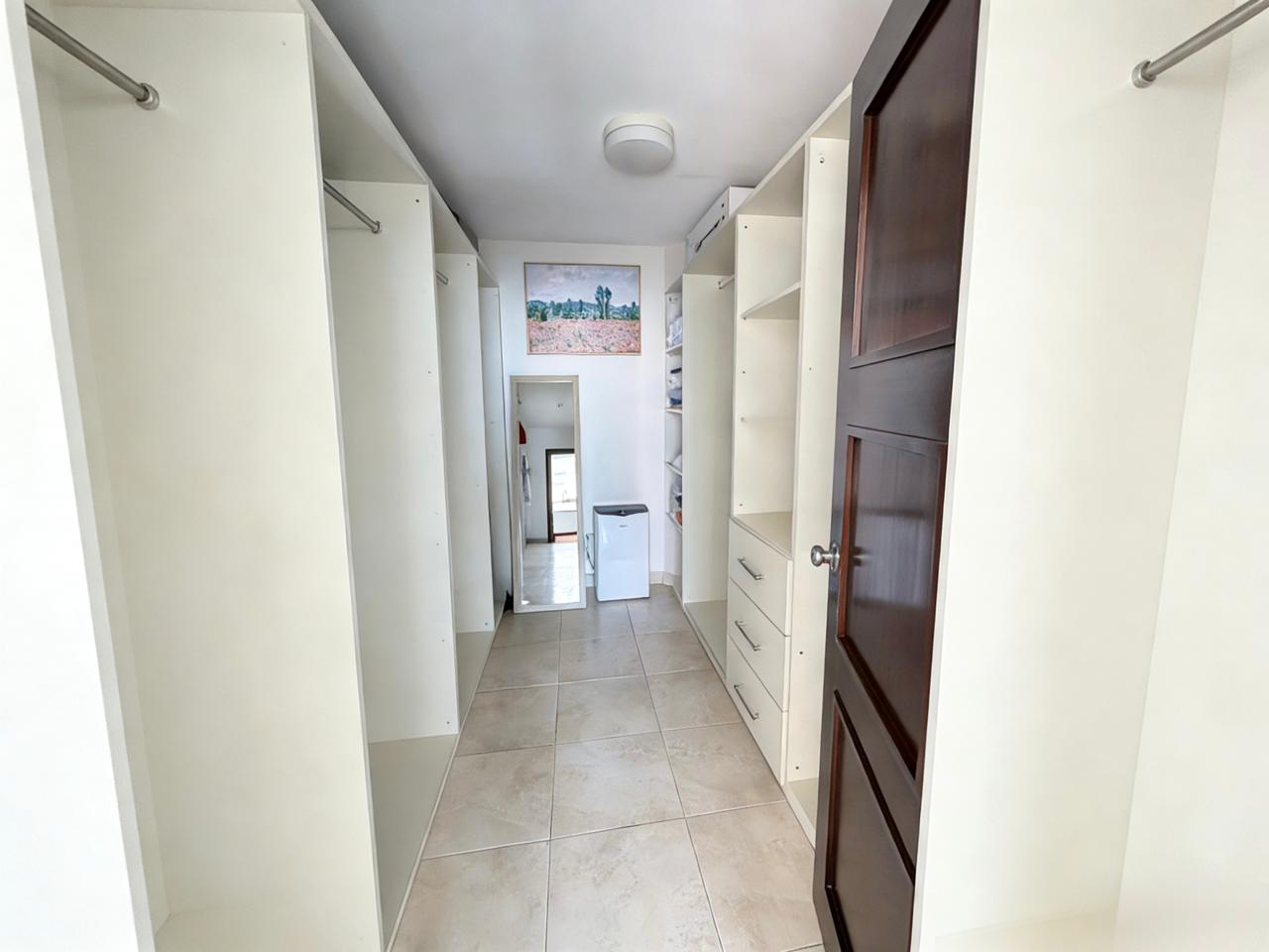 Apartamento Amoblado de 2 Habitaciones en PH Riverside Costa del Este