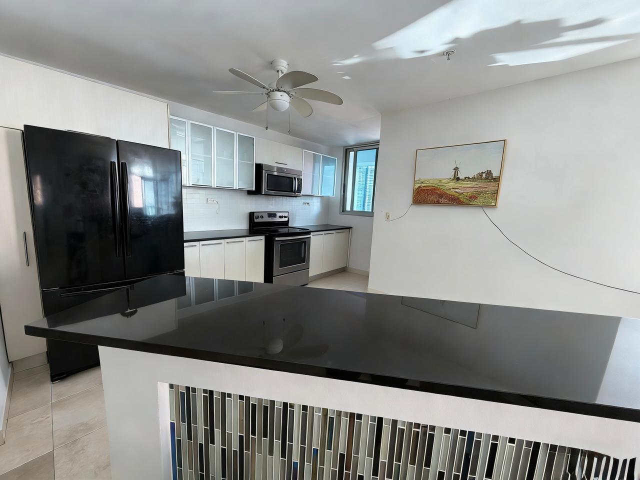 Apartamento Amoblado de 2 Habitaciones en PH Riverside Costa del Este