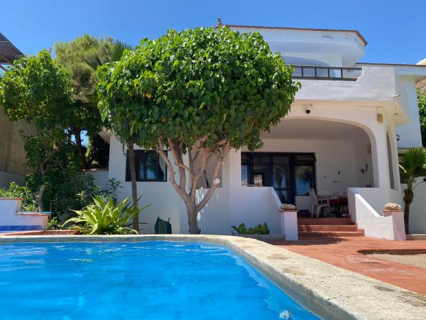 BEACHFRONT HOUSE MANCORA 4BED 3BATH WITH TERRACE POOL FOR SALE