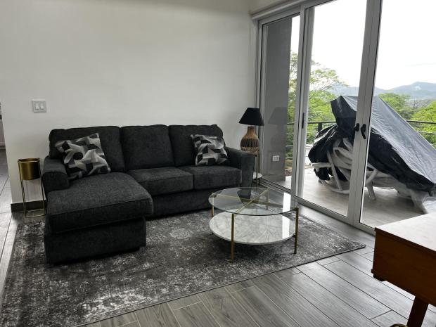 Modern 2 Bedroom, 2 bath home close to Beaches