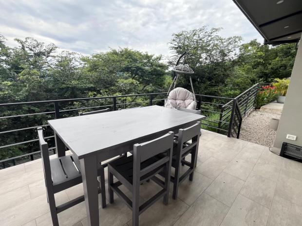 Modern 2 Bedroom, 2 bath home close to Beaches