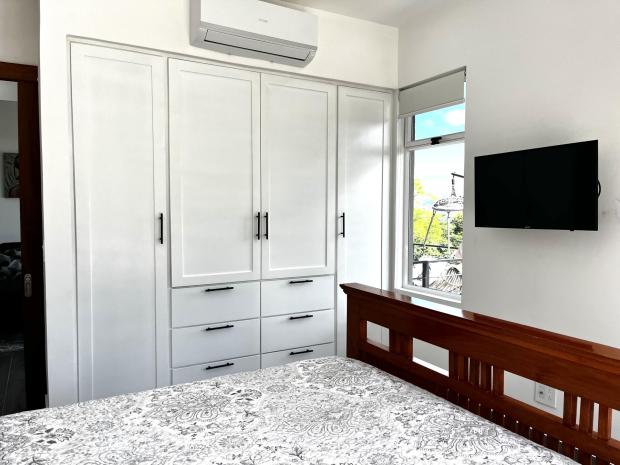 Modern 2 Bedroom, 2 bath home close to Beaches