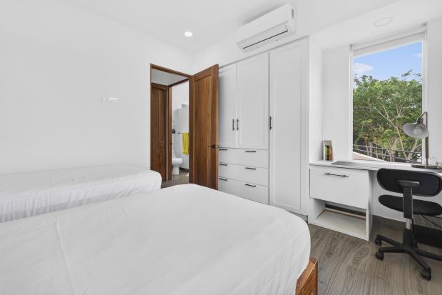 Modern 2 Bedroom, 2 bath home close to Beaches