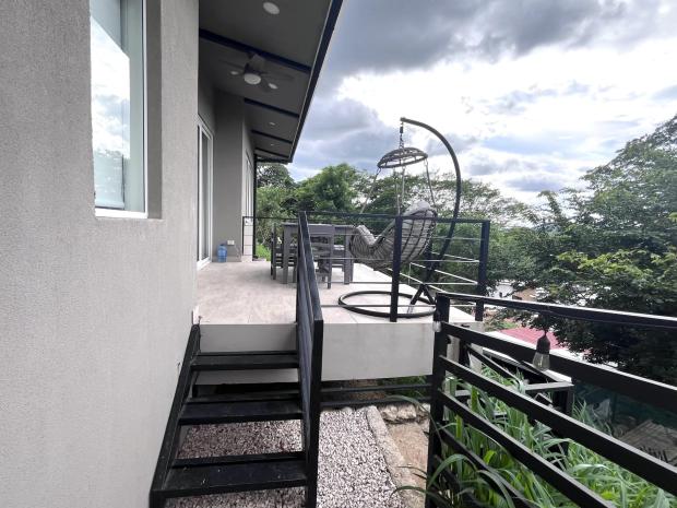 Modern 2 Bedroom, 2 bath home close to Beaches