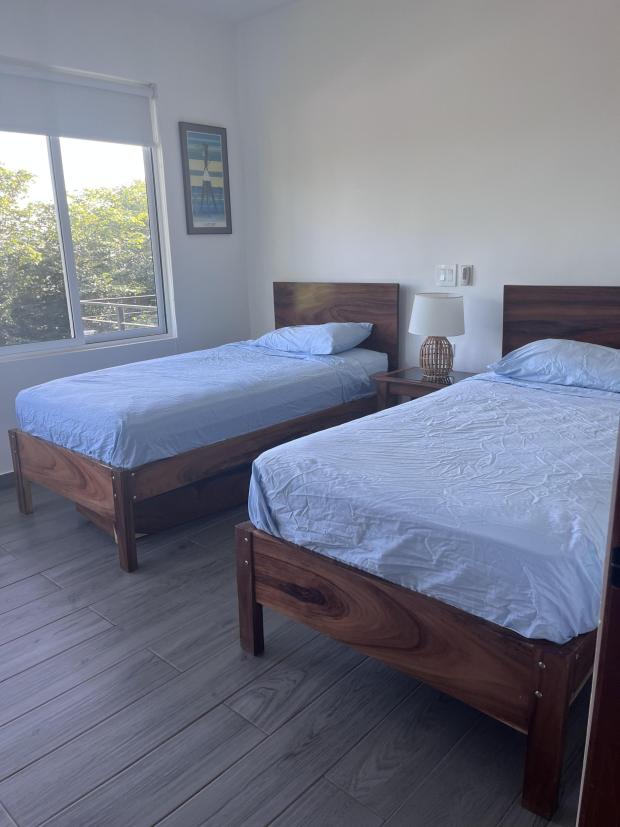 Modern 2 Bedroom, 2 bath home close to Beaches