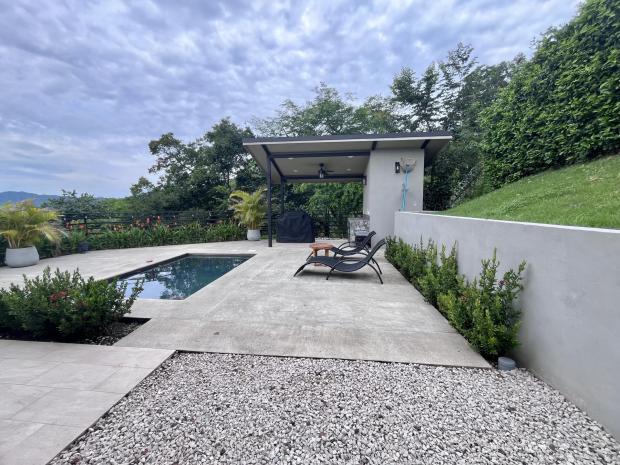 Modern 2 Bedroom, 2 bath home close to Beaches
