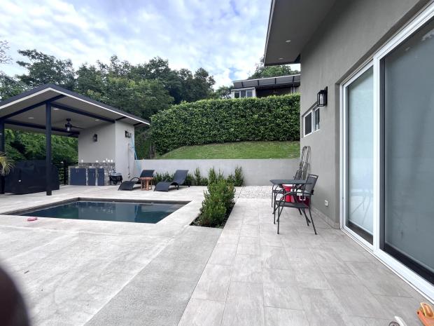 Modern 2 Bedroom, 2 bath home close to Beaches