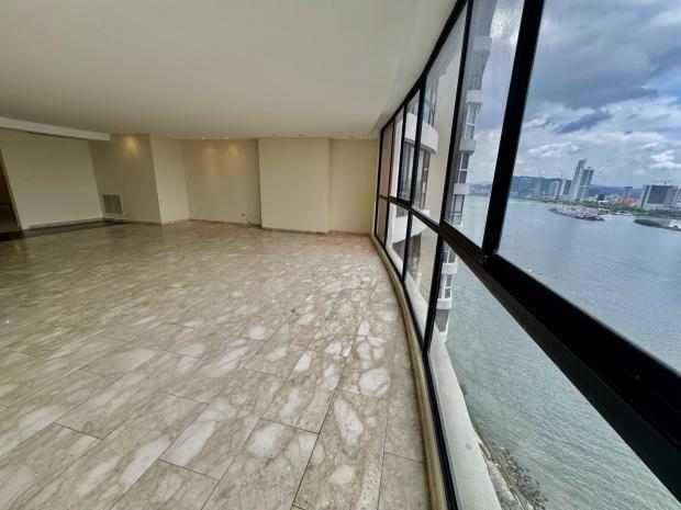 Appartement 3 Chambres Vue Mer à Vendre à Golden Palace Paitilla