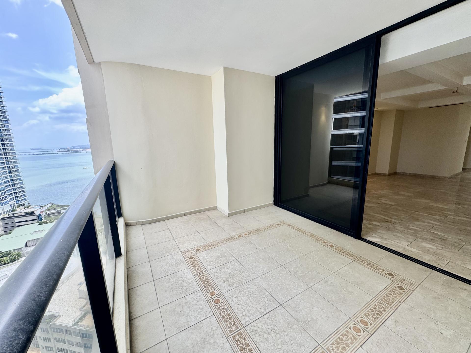 Apartamento de 3 Recámaras con Vista al Mar en Venta en Golden Palace Paitilla