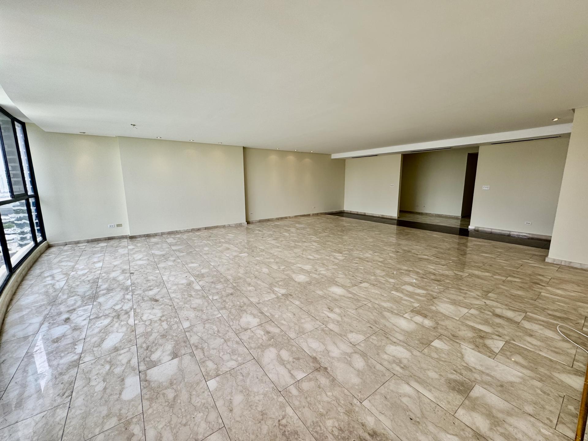 Apartamento de 3 Recámaras con Vista al Mar en Venta en Golden Palace Paitilla