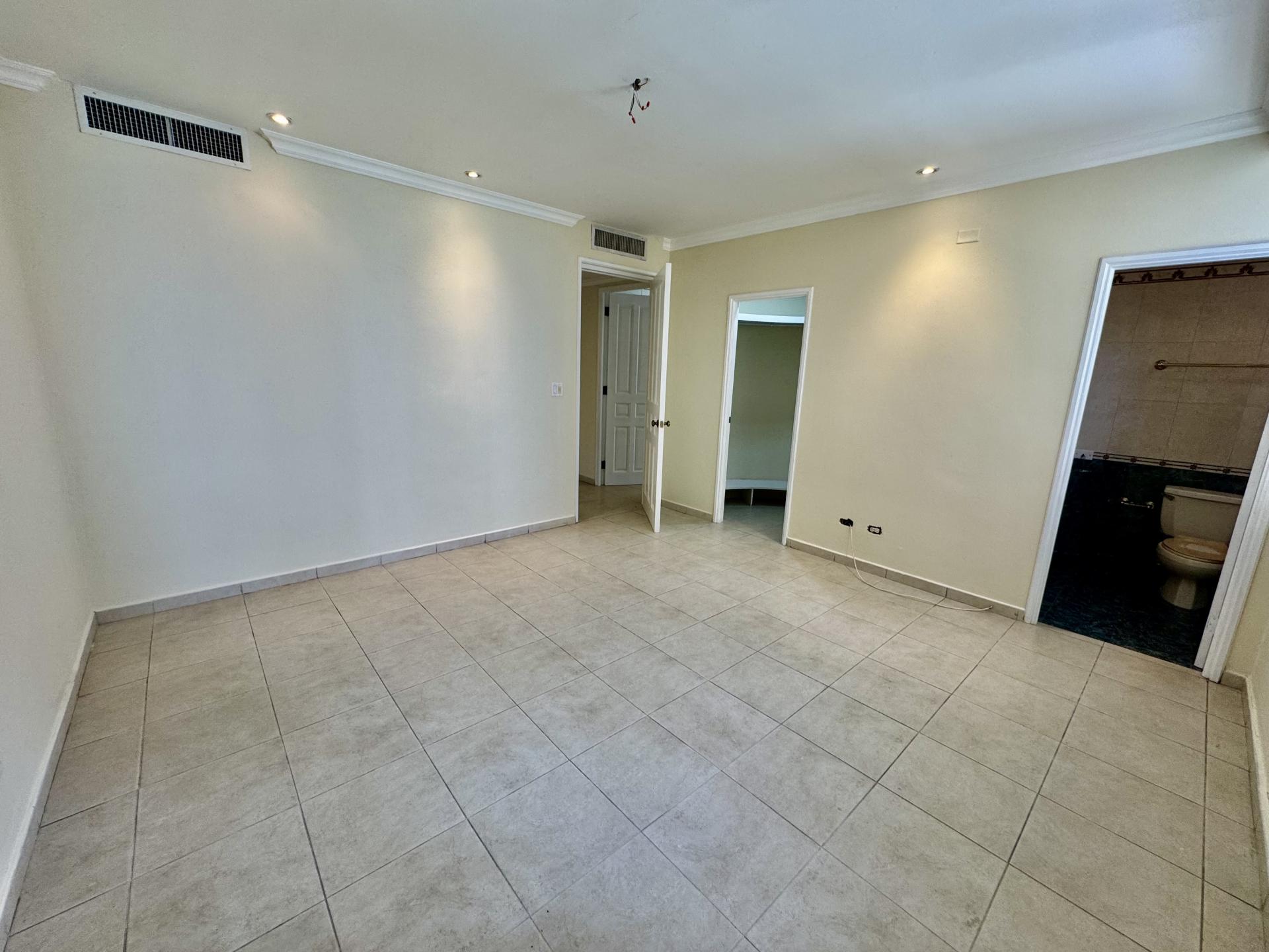 Apartamento de 3 Recámaras con Vista al Mar en Venta en Golden Palace Paitilla