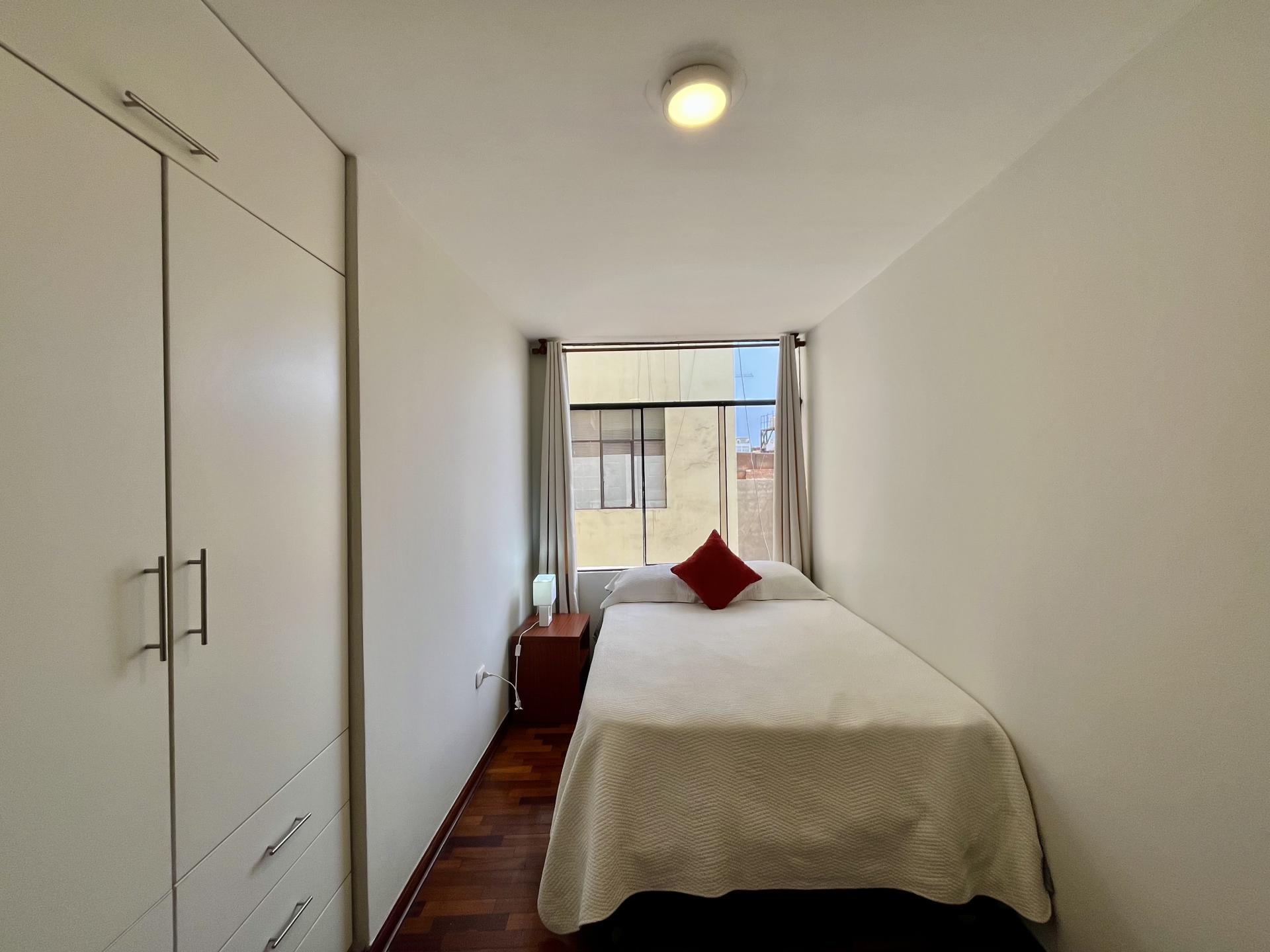 DEPARTAMENTO AMOBLADO 2HAB MIRAFLORES CERCA AL KENNEDY Y  LARCOMAR
