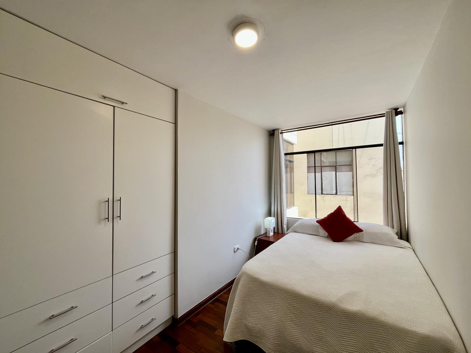 DEPARTAMENTO AMOBLADO 2HAB MIRAFLORES CERCA AL KENNEDY Y  LARCOMAR